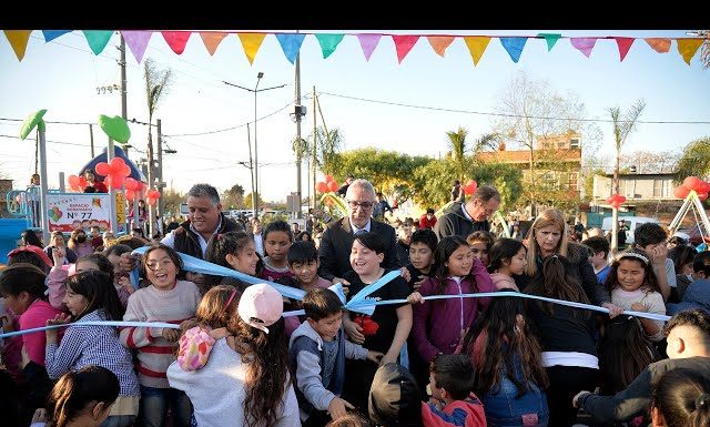 Julio Zamora reinauguró la Plaza Presidente Arturo Frondizi en Benavídez