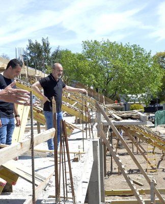 Julio Zamora monitoreó los avances en la construcción del nuevo microestadio en el Polideportivo Güemes de Benavídez