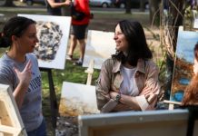 Soledad Martínez visitó una exposición de arte en Carapachay