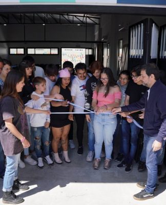 Fernando Moreira inauguró el Centro de Encuentro Comunitario y Juvenil de Billinghurst