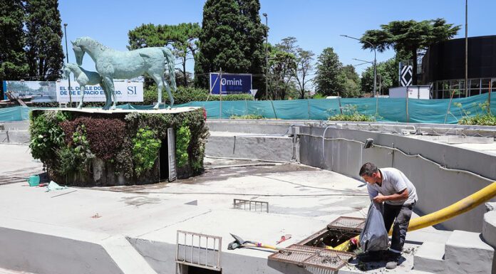 San Isidro: limpieza del conducto que pasa por debajo de la rotonda de Márquez y Fleming