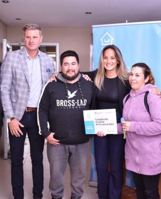 Procrear II: Malena Galmarini junto a Scatolini y autoridades del SGBATOS realizaron una nueva entrega de viviendas en Tigre