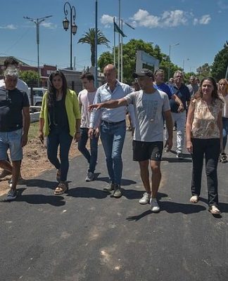 El polideportivo de Garín renueva su pista de patinaje