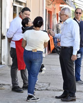 Julio Zamora en Las Tunas: “Movemos la rueda económica del barrio, que es tan importante a la hora de generar empleo”