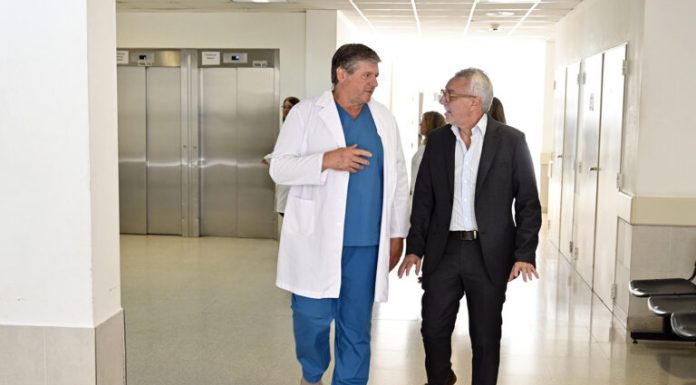 Julio Zamora presentó el nuevo equipo de esterilización con tecnología de peróxido de hidrógeno para el Hospital Materno Infantil Dr. Escardó