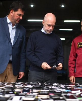 Rodríguez Larreta, junto a la Policía de la Ciudad: recuperan 1.600 celulares robados y clausuran 60 locales que los revendían
