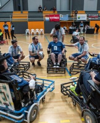 PowerchairFootball y una actividad inclusiva con 150 alumnos secundarios en Vicente López