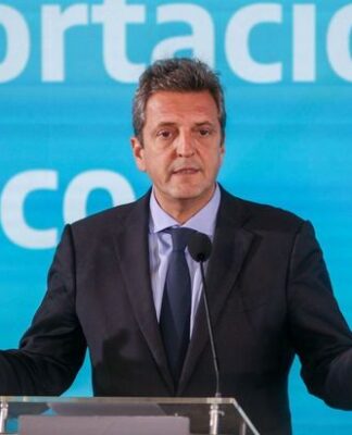 Massa anunció refuerzo de $37.000 para próximos meses, con lo que mínima de jubilados será $124.000