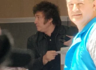 Javier Milei luego de votar: “Esperemos que para mañana haya más esperanza y no continuidad de decadencia”