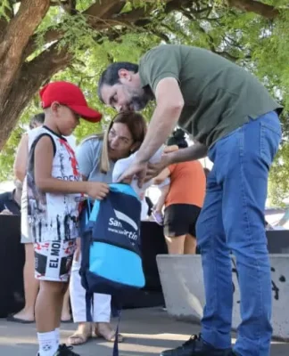 El Municipio de San Martín entregó kits escolares a todos los chicos que empezaron 1° grado
