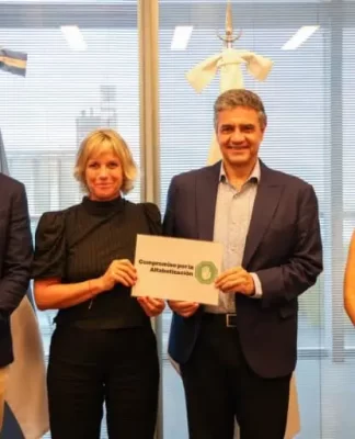 Jorge Macri firmó el Compromiso por la Alfabetización, impulsado por más de 150 organizaciones y expertos en educación