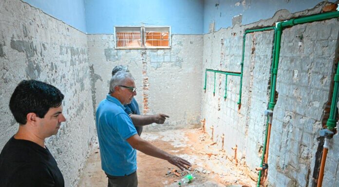 Julio Zamora supervisó las obras de refacción en la Escuela Primaria Nº18 de Benavídez