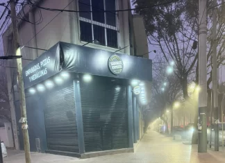 Ingeniero Maschwitz: la Municipalidad sancionó a un local gastronómico por dañar la vereda