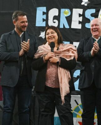 Nunca es tarde para estudiar: 115 adultos terminaron el secundario gracias al Plan FinEs en Escobar