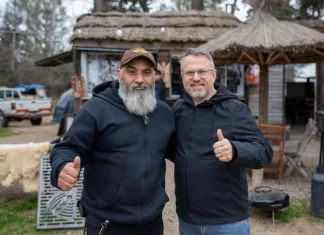 Valenzuela, de campaña por la Primera, estuvo en Las Heras y Navarro “Vamos a pintar la Provincia de violeta”