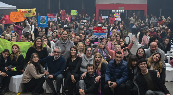Julio Zamora reconoció a auxiliares de la educación por su compromiso diario con las escuelas públicas