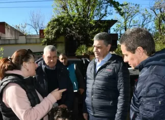 La Ciudad desalojó a los manteros que vendían de manera ilegal en el Parque Saavedra