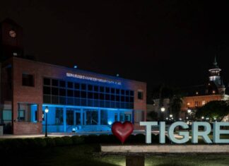 El HCD de Tigre iluminó su edificio en la Semana Internacional de las Personas Sordas