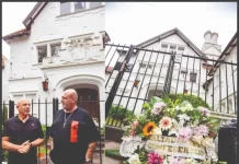 “El peronismo del siglo XXI es mirar al futuro, no sacar pasaje al pasado”, dijo Santiago Cúneo frente a la Casa de Perón