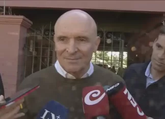 Votó Espert en Beccar y expresó de manera escueta: “Me ubico en el lugar que me corresponde”