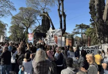 Trabajadores del Garrahan marcharon a Olivos por la Ley de Emergencia Pediátrica