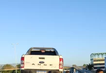 Conducción temeraria, vaso en mano y 1.28 g/l: el Ministerio de Transporte frenó una situación límite en Acceso Oeste