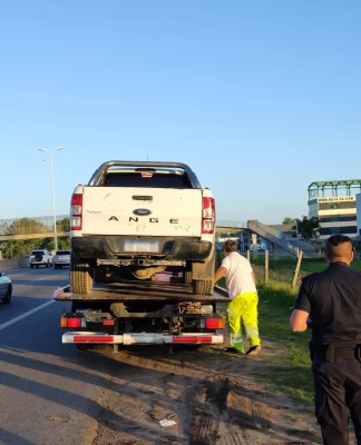 Conducción temeraria, vaso en mano y 1.28 g/l: el Ministerio de Transporte frenó una situación límite en Acceso Oeste
