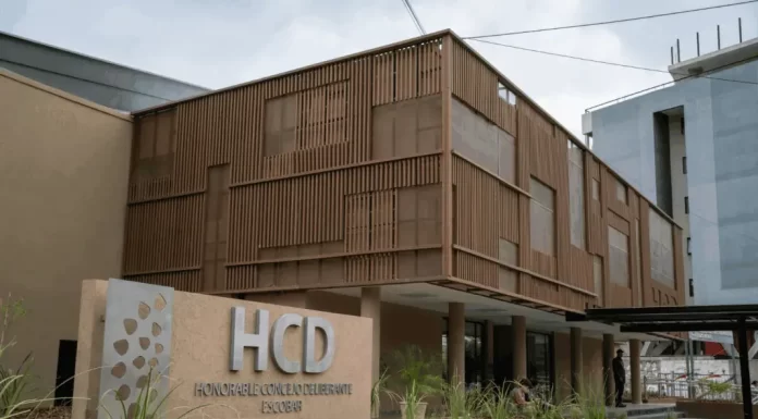 Ariel Sujarchuk pide derogar la ordenanza que habilitaba la instalación de una sala de juegos en Ingeniero Maschwitz