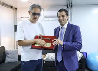 Ramón Lanús le entregó la llave de la Ciudad de San Isidro al maestro Andrea Bocelli