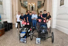 Julio Zamora recibió a estudiantes de la Escuela Técnica N°4 de Don Torcuato que participaron del “Proyecto Desafío ECO 2025” de la Fundación YPF