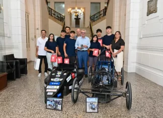 Julio Zamora recibió a estudiantes de la Escuela Técnica N°4 de Don Torcuato que participaron del “Proyecto Desafío ECO 2025” de la Fundación YPF
