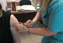 Continúa la campaña de vacunación contra el dengue y la tos convulsa en Escobar