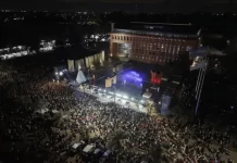 Se encendió la Navidad en Malvinas Argentinas