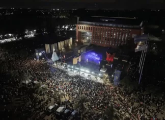 Se encendió la Navidad en Malvinas Argentinas