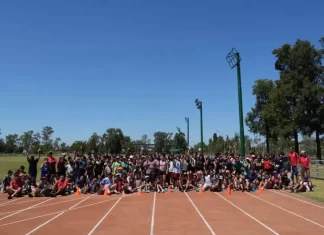 En el marco de la Colonia de Verano 2026, la comunidad disfrutó de actividades en la Pista de Atletismo Municipal