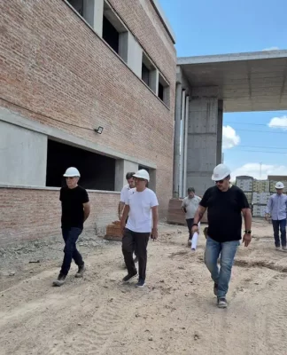 Julio Zamora recorrió los avances en el Hospital de Alta Complejidad para Adultos del Municipio de Tigre