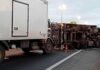 Choque y vuelco de dos camiones en Panamericana: un herido y más de 10 kilómetros de demoras a la altura de la Ruta 202