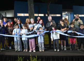 En el Talar, Julio Zamora inauguró los nuevos vestuarios del natatorio del Polideportivo Delfo Cabrera