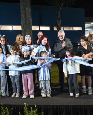 En el Talar, Julio Zamora inauguró los nuevos vestuarios del natatorio del Polideportivo Delfo Cabrera
