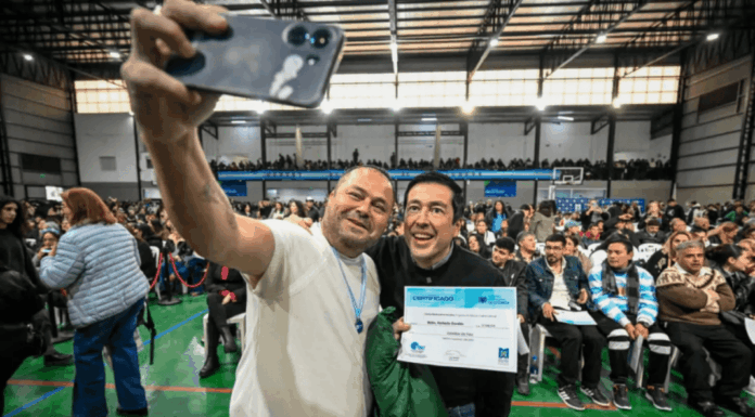 Malvinas Argentinas entregó diplomas a casi 2.000 egresados de cursos de formación laboral