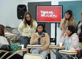 Más de 100 vecinas recibieron el certificado de finalización de sus cursos realizados a través del programa Emprendedoras Rodantes