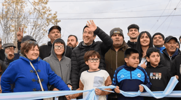 Nardini inauguró cinco nuevas cuadras de pavimento en el barrio Rodríguez
