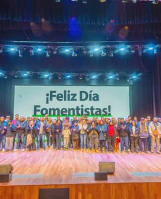 Juan Andreotti homenajeó a clubes y sociedades de fomento de San Fernando en su día