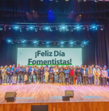 Juan Andreotti homenajeó a clubes y sociedades de fomento de San Fernando en su día