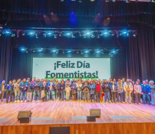 Juan Andreotti homenajeó a clubes y sociedades de fomento de San Fernando en su día