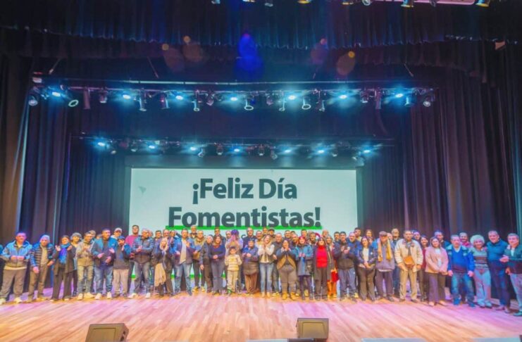 Juan Andreotti homenajeó a clubes y sociedades de fomento de San Fernando en su día