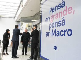 Julio Zamora visitó el Banco Macro y recibió la donación de cinco computadoras para el Municipio de Tigre