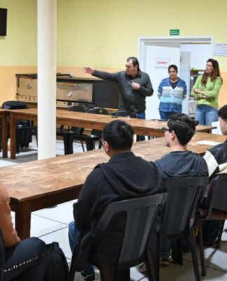 Jóvenes de Tigre encabezaron una jornada de voluntariado en el Refugio Municipal “Mama Antula”