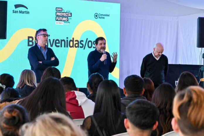 Del-evento-participaron-instituciones-educativas-de-todos-los-niveles-1-1068x712