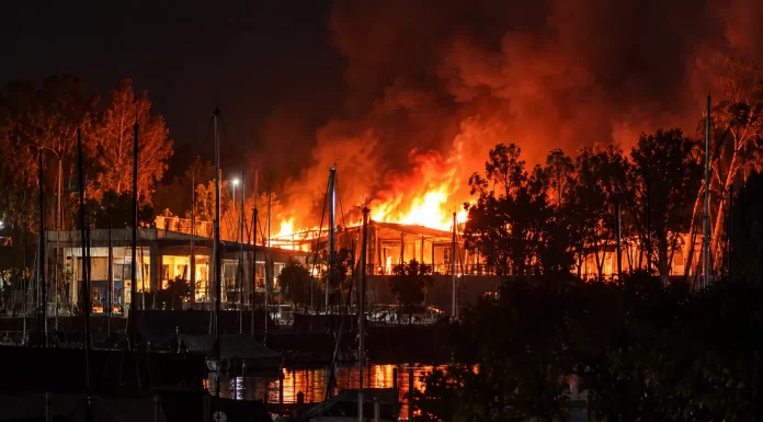 Voraz incendio en el Club Náutico Olivos: el fuego destruyó el sector de quinchos